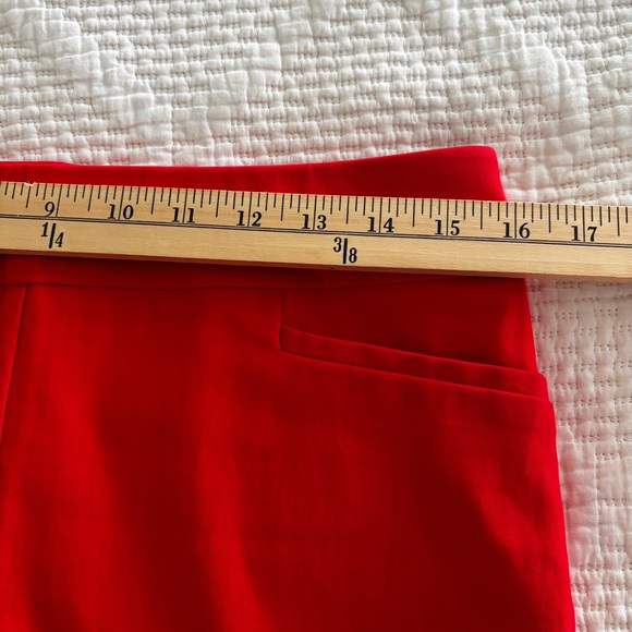 Chico's Slimming Faux Pocket Pull on Capris Size 1 (Medium) in Red Glow - Picture 5 of 11
